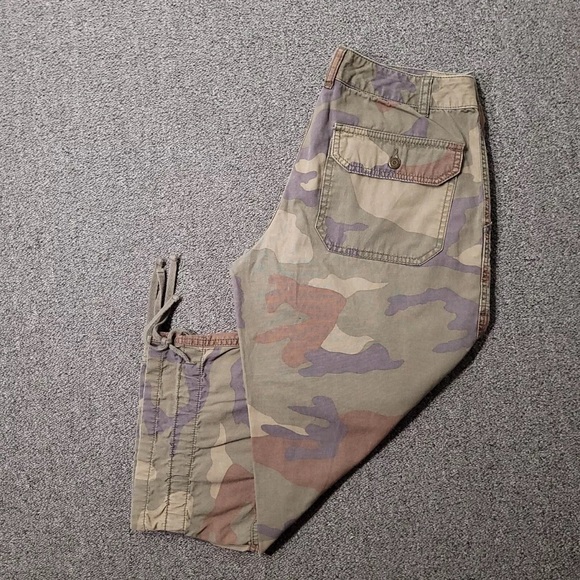 London Jean Camo Cargo Pants Women's Size 8 Crop Straight Outdoor Hiking Capris - Picture 10 of 15